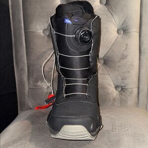 Black Snowboard BOA- Burton Click In Boots (only works w/click-in bindings)
